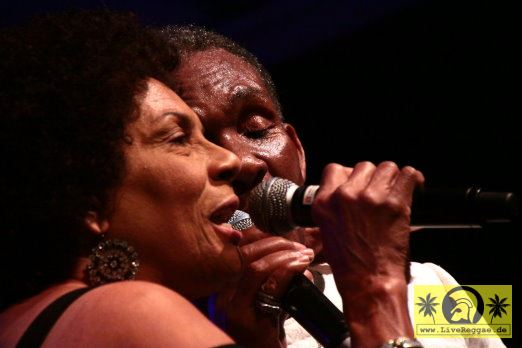 Ken Boothe (Jam) and Susan Cadogan (Jam) with The Magic Touch - This Is Ska Festival Wasserburg Rosslau 22.06.2019 (2).JPG